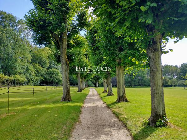 A vendre, Thoiry, dans les Yvelines, propriété de charme et ses 3 hectares de parc