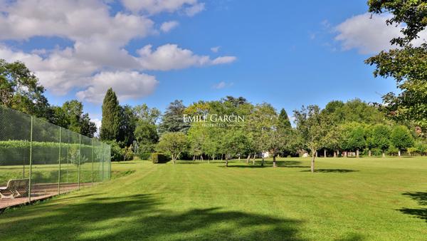 A vendre, Thoiry, dans les Yvelines, propriété de charme et ses 3 hectares de parc