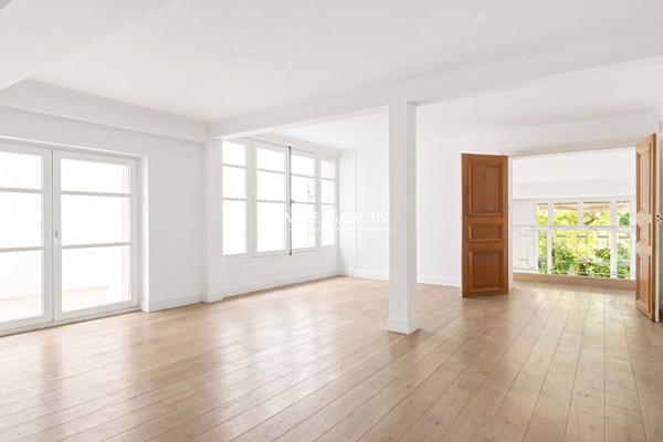 À Vendre - Appartement - Neuilly Sur Seine - 92200 -  3 Chambres - Jardin