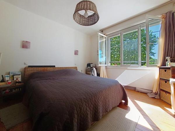 LANESTER : Maison familiale avec appartement indépendant, jardin et terrasse