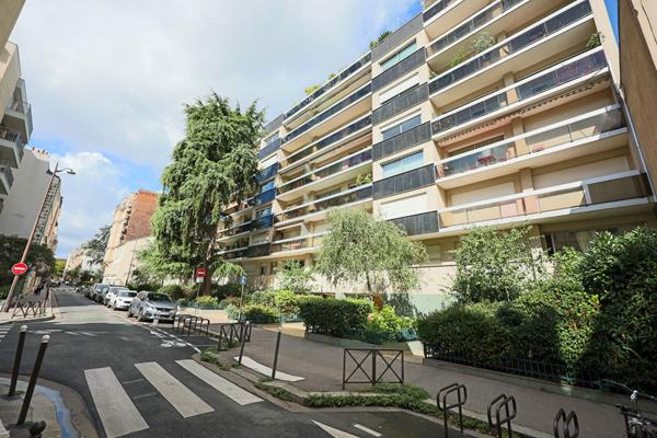 Double Parking rue Bezout