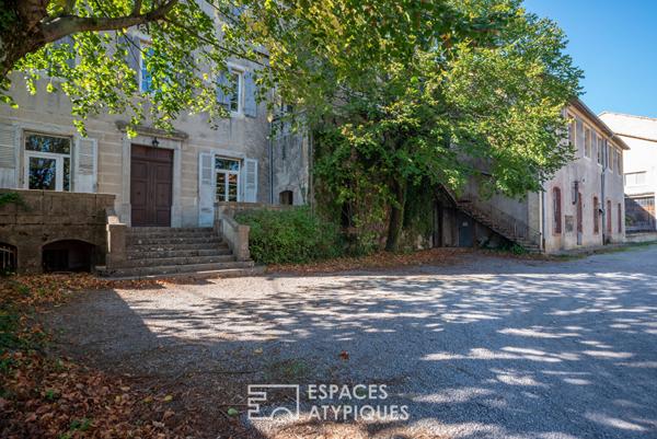 Maison de maître avec ancienne usine et jardin, proche vallée du Rhône