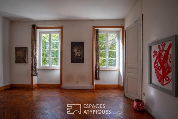 Maison de maître avec ancienne usine et jardin, proche vallée du Rhône