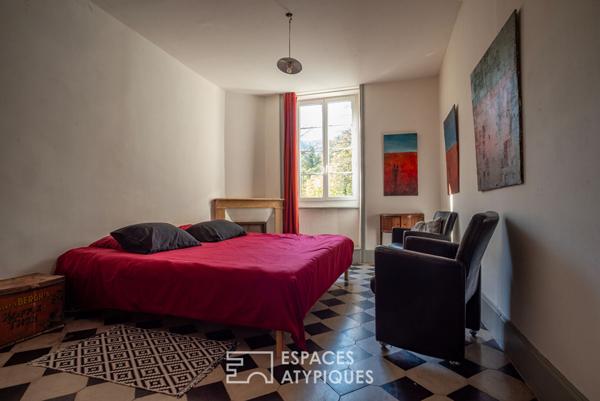 Maison de maître avec ancienne usine et jardin, proche vallée du Rhône