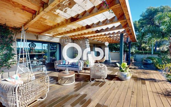 Maison à vendre    4 pièces • 131 m2 Carqueiranne