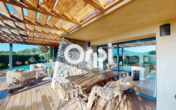 Maison à vendre    4 pièces • 131 m2 Carqueiranne