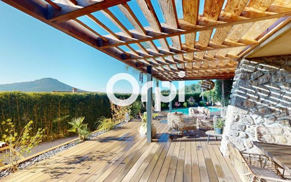 Maison à vendre    4 pièces • 131 m2 Carqueiranne