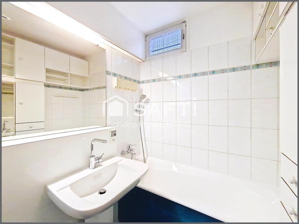 BECON  Lumineux, 3/4 chambres, 4 balcons, parking.