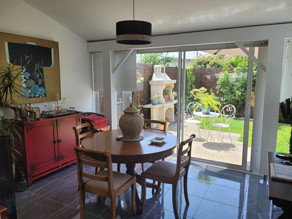ROCHEFORT secteur gare maison en parfait état de plain pied  avec jardin clos de 367 m² - Garage