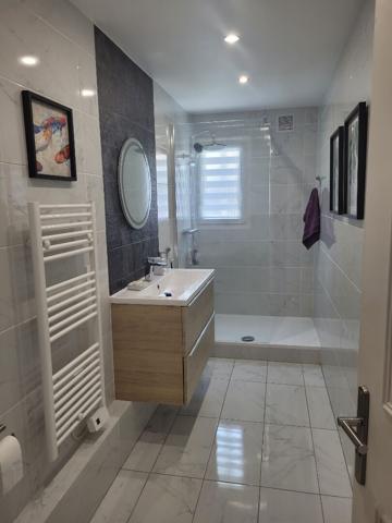 ROCHEFORT secteur gare maison en parfait état de plain pied  avec jardin clos de 367 m² - Garage