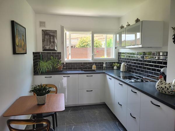 ROCHEFORT secteur gare maison en parfait état de plain pied  avec jardin clos de 367 m² - Garage