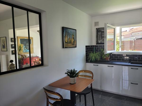ROCHEFORT secteur gare maison en parfait état de plain pied  avec jardin clos de 367 m² - Garage