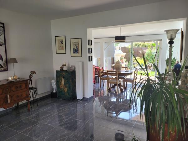 ROCHEFORT secteur gare maison en parfait état de plain pied  avec jardin clos de 367 m² - Garage