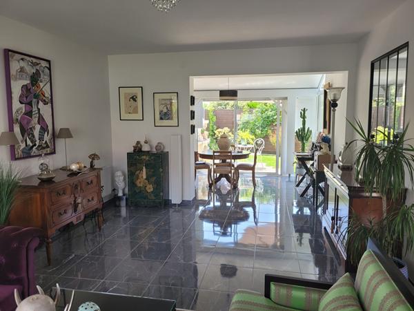 ROCHEFORT secteur gare maison en parfait état de plain pied  avec jardin clos de 367 m² - Garage