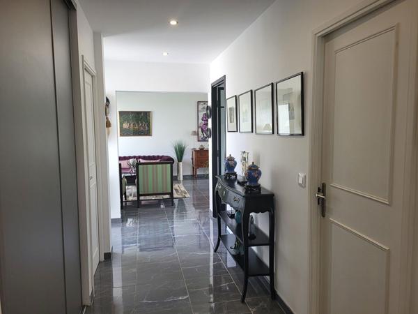 ROCHEFORT secteur gare maison en parfait état de plain pied  avec jardin clos de 367 m² - Garage