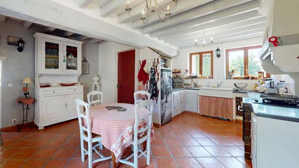 Charmant Corps de ferme avec Grand Terrain Agricole