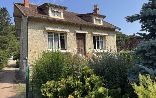 Vente Maison Avec jardin et garage à rafraîchir Saint-amand-montrond   