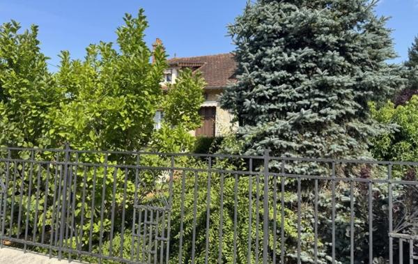 Vente Maison Avec jardin et garage à rafraîchir Saint-amand-montrond   