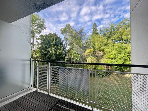 Quartier Croix-Bosset : lumineux 57 m² avec double balcon, vue dégagée et fort potentiel