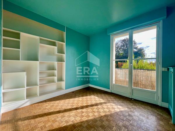 Quartier Croix-Bosset : lumineux 57 m² avec double balcon, vue dégagée et fort potentiel