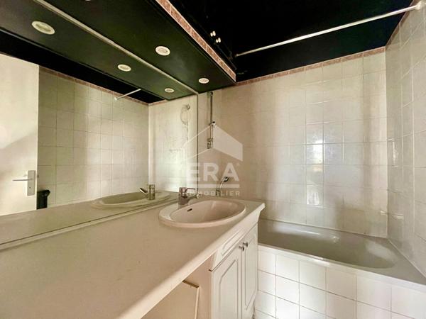 Quartier Croix-Bosset : lumineux 57 m² avec double balcon, vue dégagée et fort potentiel