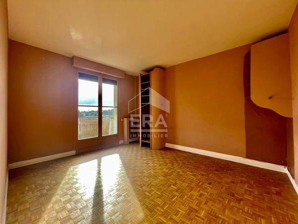 Quartier Croix-Bosset : lumineux 57 m² avec double balcon, vue dégagée et fort potentiel