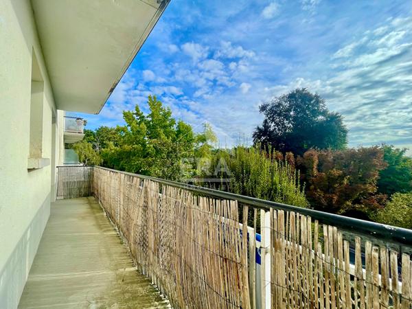 Quartier Croix-Bosset : lumineux 57 m² avec double balcon, vue dégagée et fort potentiel