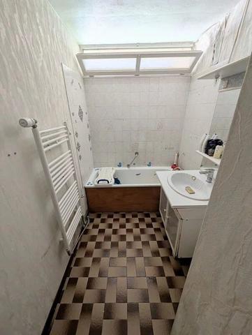Vente                                                      Appartement
                        
                     3 pièces                      67 m2                     à Fos-sur-Mer