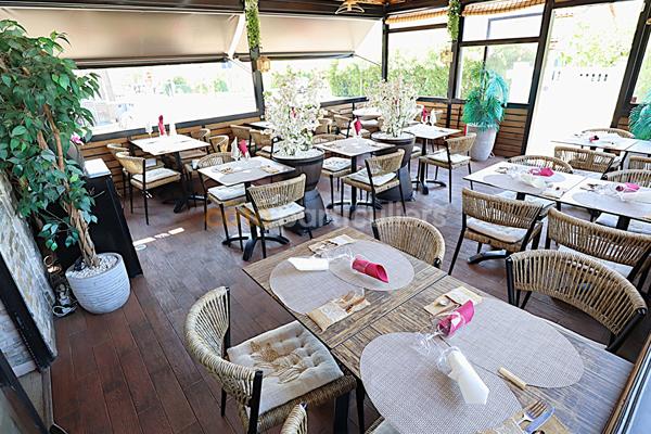 Vente
                Fonds de commerce80 m² - 2 Pièces -
                    FREJUS (83370)