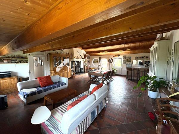 Maison
                                                                                                                                                                                                                                                                                                                        4 pièce(s)                                                                                                                                                                                                          2 chambre(s)                                                                                                                                                                                                          154  m²