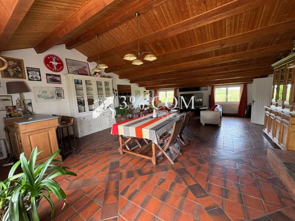 Maison
                                                                                                                                                                                                                                                                                                                        4 pièce(s)                                                                                                                                                                                                          2 chambre(s)                                                                                                                                                                                                          154  m²
