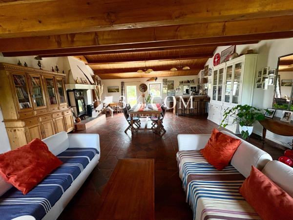 Maison
                                                                                                                                                                                                                                                                                                                        4 pièce(s)                                                                                                                                                                                                          2 chambre(s)                                                                                                                                                                                                          154  m²