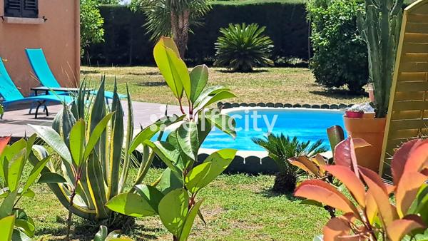 Maison
         5 pièces
        - 117 m² Exclusivité 350 000 € *