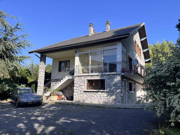 Vente                                                      Maison
                        
                     10 pièces                      230 m2                     à Porte-de-Savoie