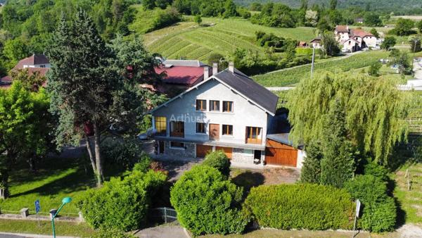 Vente                                                      Maison
                        
                     10 pièces                      230 m2                     à Porte-de-Savoie