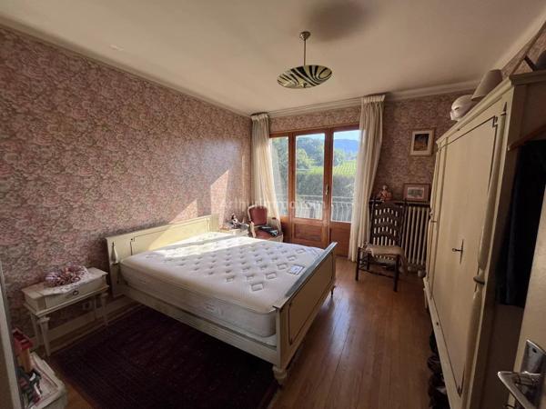 Vente                                                      Maison
                        
                     10 pièces                      230 m2                     à Porte-de-Savoie