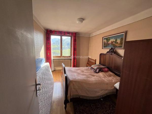 Vente                                                      Maison
                        
                     10 pièces                      230 m2                     à Porte-de-Savoie