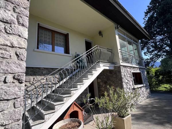 Vente                                                      Maison
                        
                     10 pièces                      230 m2                     à Porte-de-Savoie