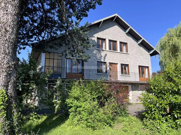 Vente                                                      Maison
                        
                     10 pièces                      230 m2                     à Porte-de-Savoie