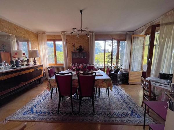 Vente                                                      Maison
                        
                     10 pièces                      230 m2                     à Porte-de-Savoie
