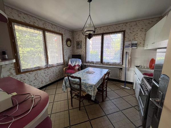 Vente                                                      Maison
                        
                     10 pièces                      230 m2                     à Porte-de-Savoie