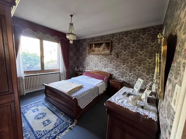 Vente                                                      Maison
                        
                     10 pièces                      230 m2                     à Porte-de-Savoie