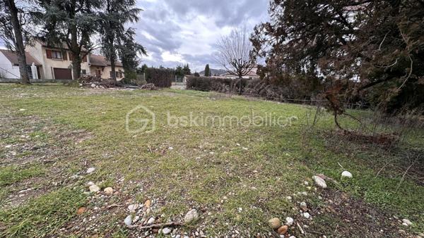 Terrain de 830 m²
