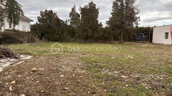 Terrain de 830 m²