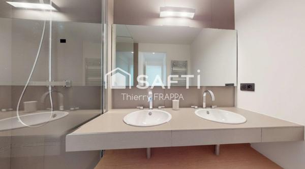 Suite contemporaine sur la Route des Sanguinaires : lumière, design et horizon bleu