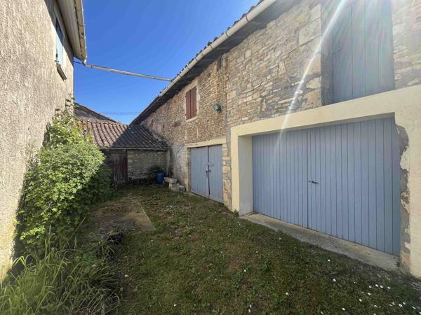 MAISON DE VILLAGE AVEC 2 GARAGES