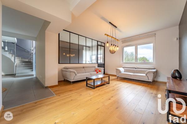 Maison d’architecte 7 pièces de 188 m² à Norroy-le-Veneur (57140)