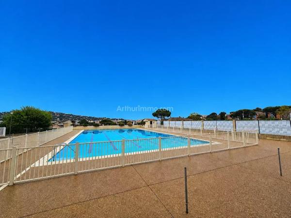 Vente                                                      Appartement
                        
                     3 pièces                      42 m2                     à Sainte-Maxime