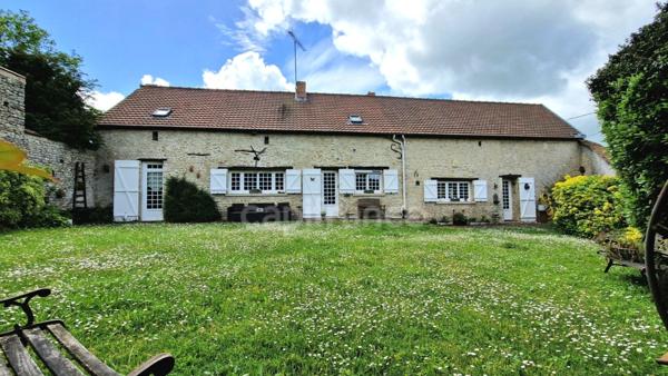 Dpt Essonne (91), à vendre proche de Méréville propriété 8 pièces avec maisonnette, jardin clos, cave et garage