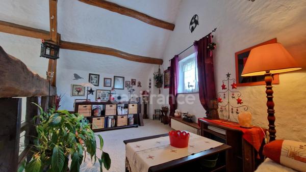 Dpt Essonne (91), à vendre proche de Méréville propriété 8 pièces avec maisonnette, jardin clos, cave et garage